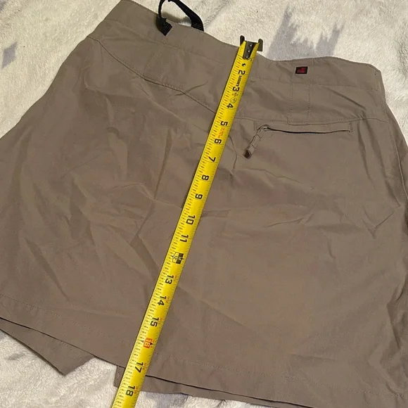 Woolrich Tan Skort with Buckle Detail size 6 - Picture 5 of 7